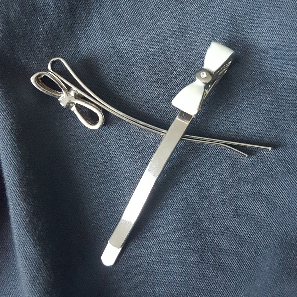 NWOT Bow Hair Clips
